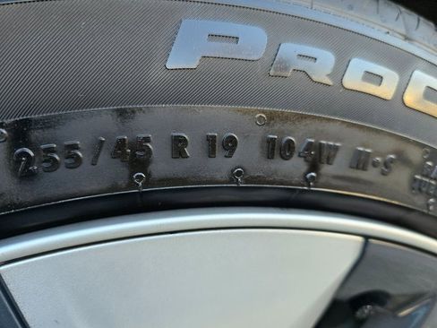 Used 2024 Tesla Model Y 2WD image 37