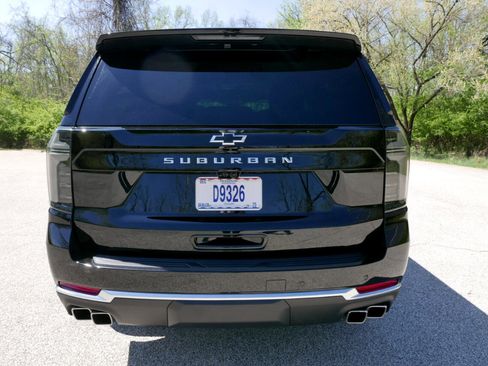 Used 2025 Chevrolet Suburban High Country image 7