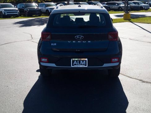 New 2026 Hyundai Venue SEL FWD image 6