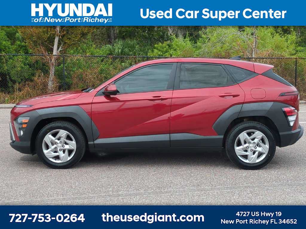 Certified 2024 Hyundai Kona SE FWD image 2