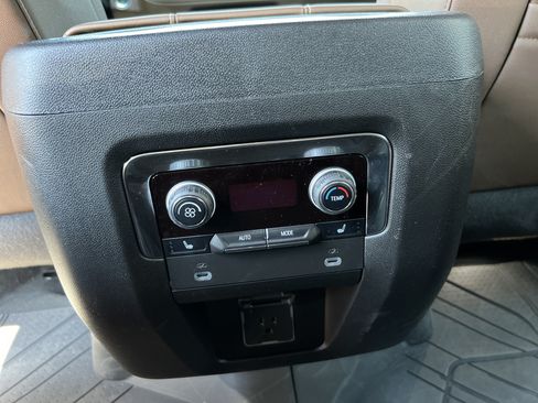 Used 2024 Chevrolet Tahoe High Country AWD/4WD image 38