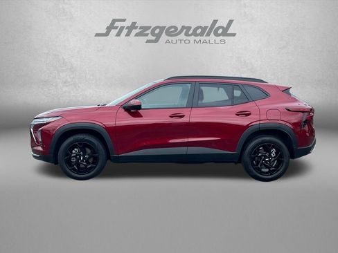 Used 2025 Chevrolet Trax LT FWD image 4