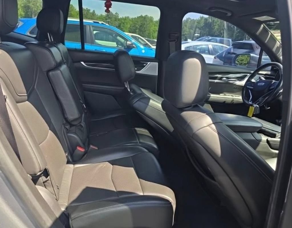 Used 2020 Cadillac XT6 Premium Luxury FWD image 11