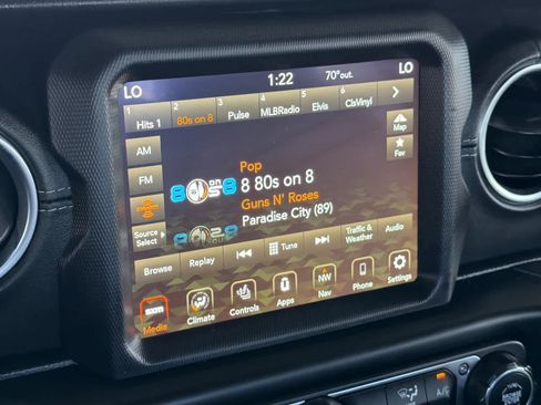 Used 2020 Jeep Gladiator Overland AWD/4WD image 17