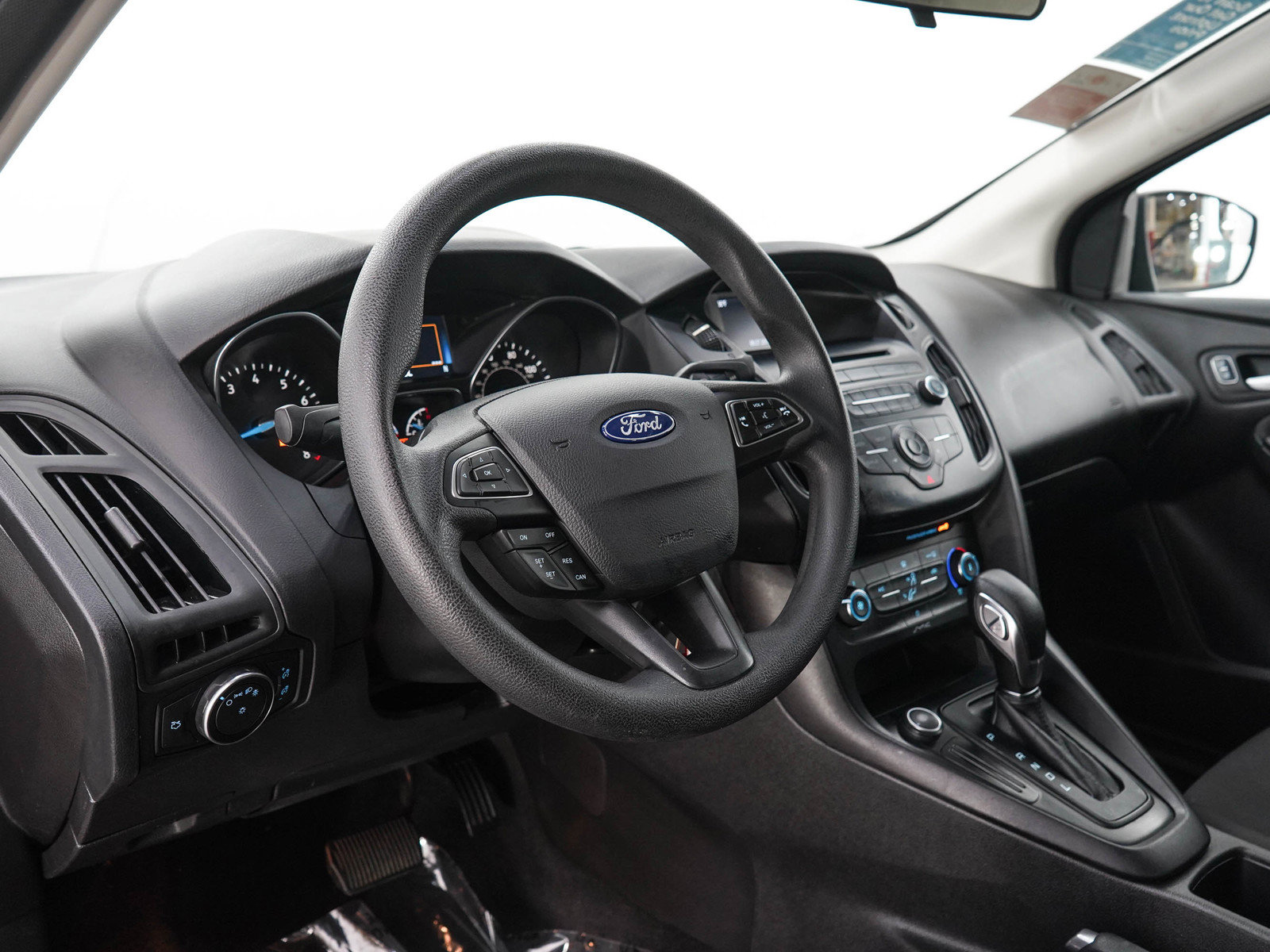 Used 2017 Ford Focus SE FWD image 21