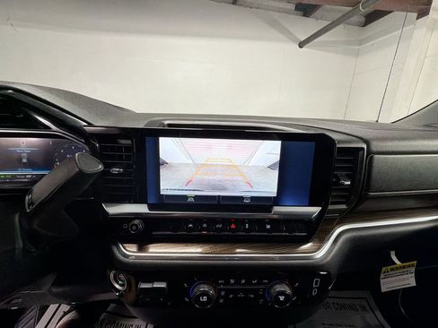 Used 2025 Chevrolet Silverado 1500 LT AWD/4WD image 15