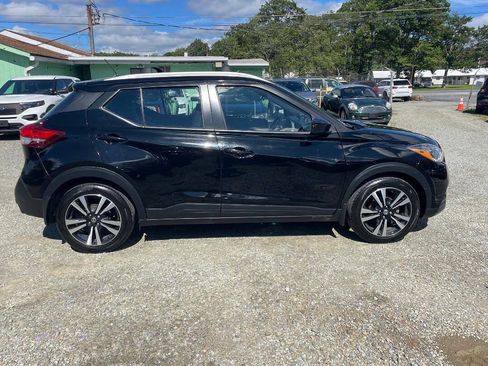 Used 2018 Nissan Kicks SV FWD image 9