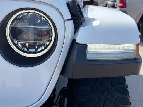 Used 2021 Jeep Gladiator Rubicon image 10