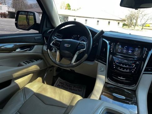 Used 2020 Cadillac Escalade ESV Luxury image 34