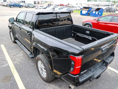 Certified 2025 Toyota Tacoma SR5 w/ SR5 Upgrade Package AWD/4WD image 10