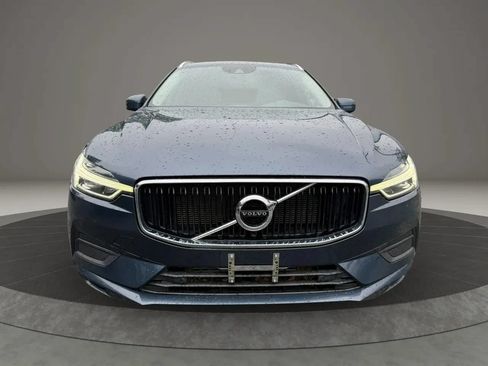 Used 2018 Volvo XC60 T5 Momentum w/ Vision Package AWD/4WD image 2