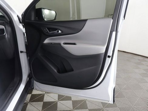 Used 2022 Chevrolet Equinox LS w/ LS Convenience Package FWD image 21