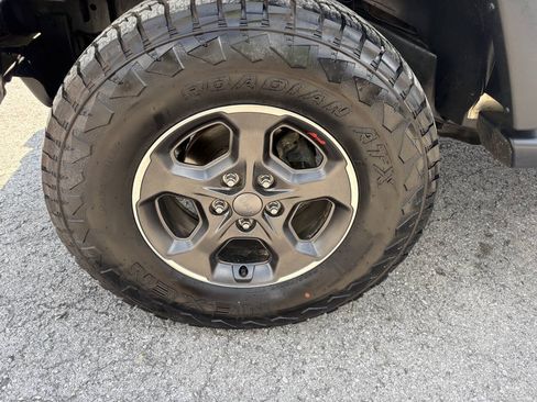 Used 2018 Jeep Wrangler Unlimited Sport S AWD/4WD image 12
