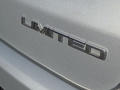 Used 2024 Jeep Compass Limited AWD/4WD image 8