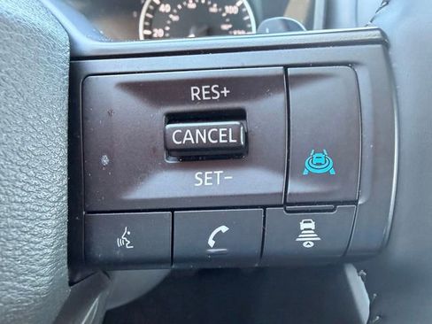Used 2025 Nissan Rogue SV FWD image 27