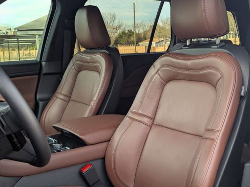 Used 2025 Lincoln Aviator Reserve w/ Illumination Package image 14