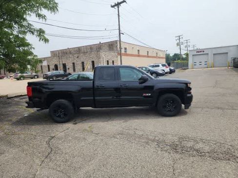 Used 2017 Chevrolet Silverado 1500 LT w/ Midnight Edition AWD/4WD image 12