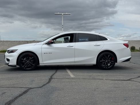 Used 2018 Chevrolet Malibu LT w/ Leather Package FWD image 4