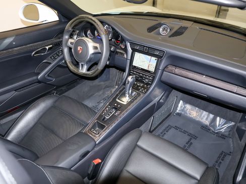 Used 2015 Porsche 911 Turbo S w/ High-end Infotainment Package AWD/4WD image 21