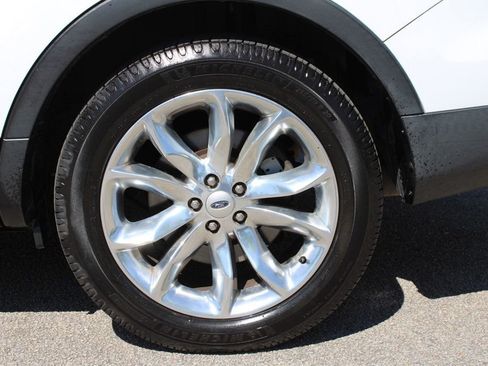 Used 2015 Ford Explorer XLT w/ Equipment Group 202A image 35