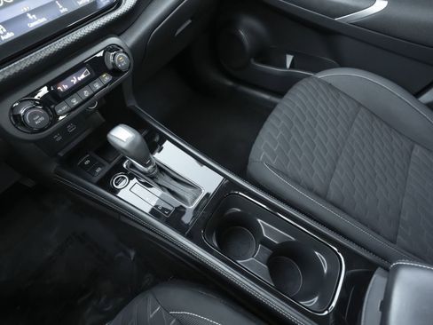 Used 2022 Nissan Kicks SV image 12