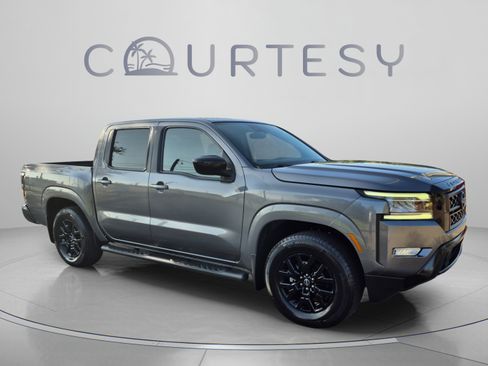 Used 2023 Nissan Frontier SV w/ Midnight Edition Package RWD image 9