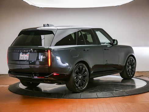 Used 2023 Land Rover Range Rover SE AWD/4WD image 4