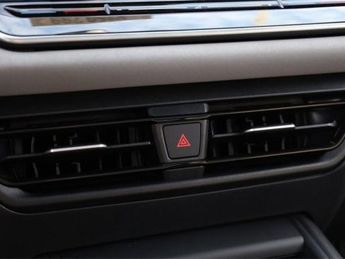 New 2025 Volkswagen Tiguan SE R-Line image 15