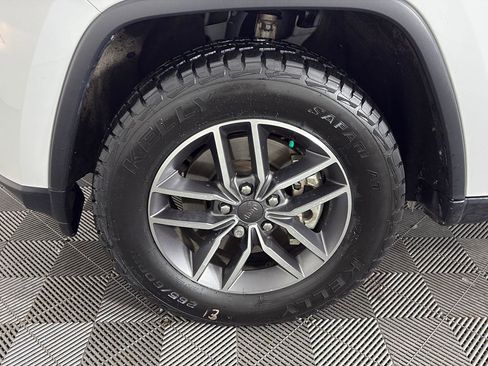 Used 2022 Jeep Grand Cherokee Limited image 16