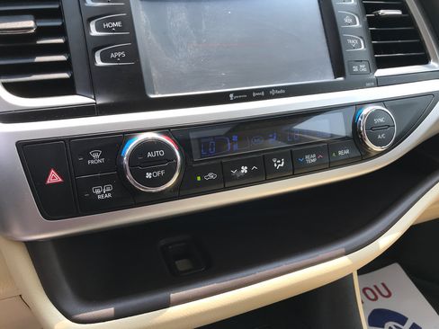 Used 2017 Toyota Highlander XLE AWD/4WD image 21