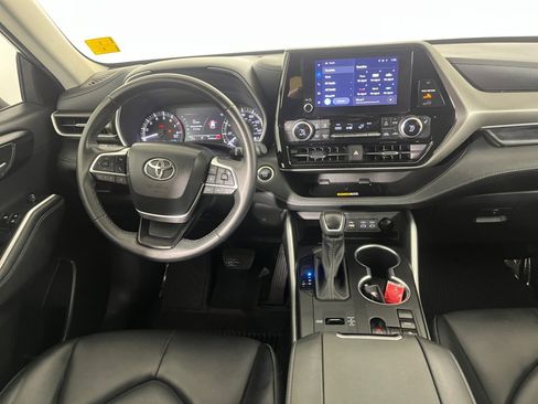 Used 2024 Toyota Highlander XLE image 24