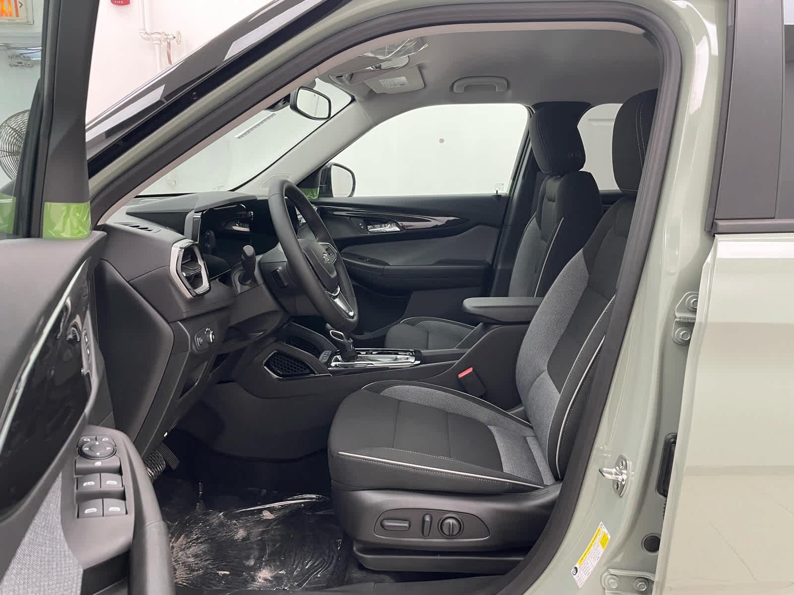 New 2026 Chevrolet TrailBlazer LT w/ Convenience Package AWD/4WD image 8