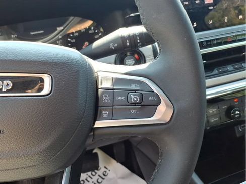 Used 2023 Jeep Compass Limited AWD/4WD image 18