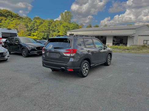 Used 2023 Subaru Forester Premium image 7