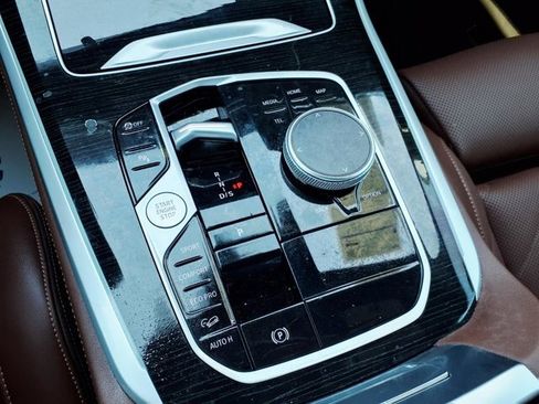 Used 2025 BMW X5 xDrive40i w/ M Sport Package image 25