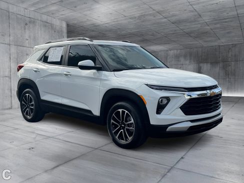 Certified 2026 Chevrolet TrailBlazer LT w/ Driver Confidence Package image 8