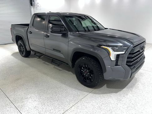 Used 2025 Toyota Tundra SR5 w/ SR5 Convenience Package AWD/4WD image 7