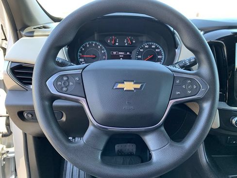 Used 2022 Chevrolet Traverse LS FWD image 17