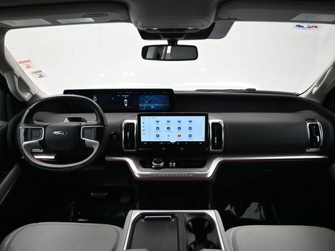 Used 2025 Ford Expedition Max Platinum image 14