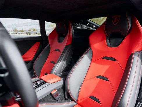 Used 2023 Lamborghini Huracan EVO image 48