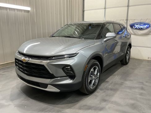 Used 2025 Chevrolet Blazer LT image 3