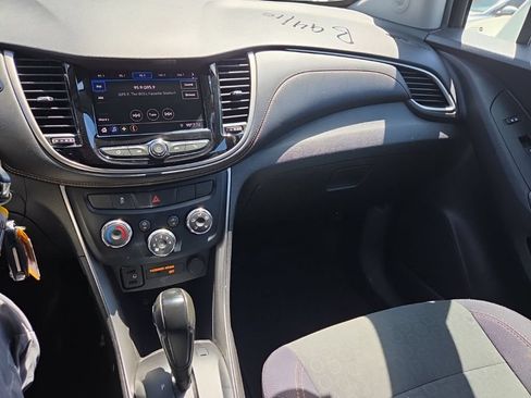 Used 2020 Chevrolet Trax LS FWD image 14