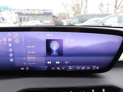 Used 2025 Buick Enclave Preferred image 35