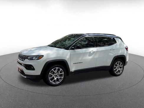 Used 2025 Jeep Compass Limited AWD/4WD image 6