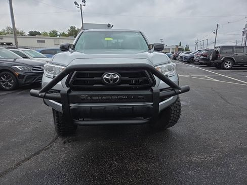 Used 2022 Toyota Tacoma SR image 2