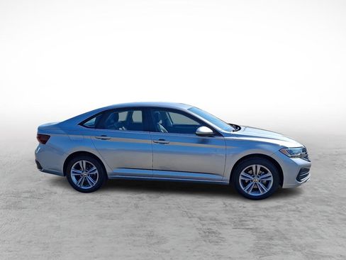 Used 2023 Volkswagen Jetta SE FWD image 6