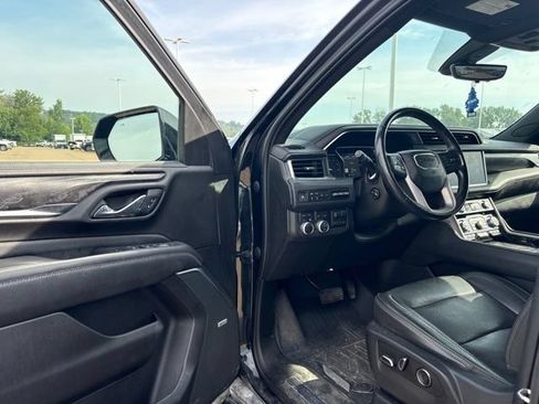 Used 2021 GMC Yukon Denali w/ Denali Premium Package AWD/4WD image 8