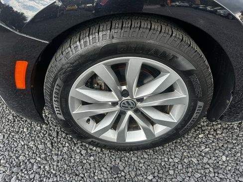 Used 2017 Volkswagen Beetle 1.8T Classic image 3