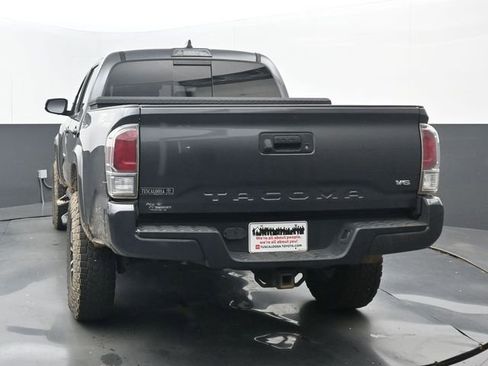 Used 2020 Toyota Tacoma TRD Sport AWD/4WD image 4