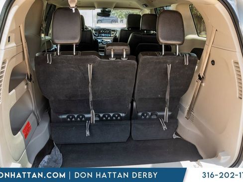 Used 2023 Chrysler Pacifica Touring-L FWD image 30